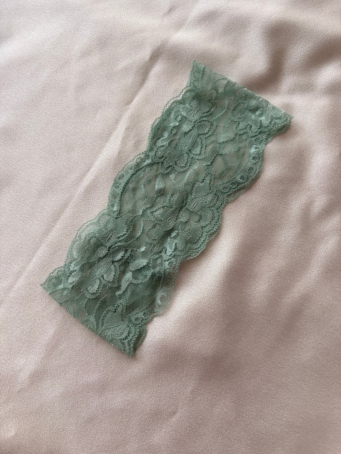 Bandeau en dentelle vert d'eau