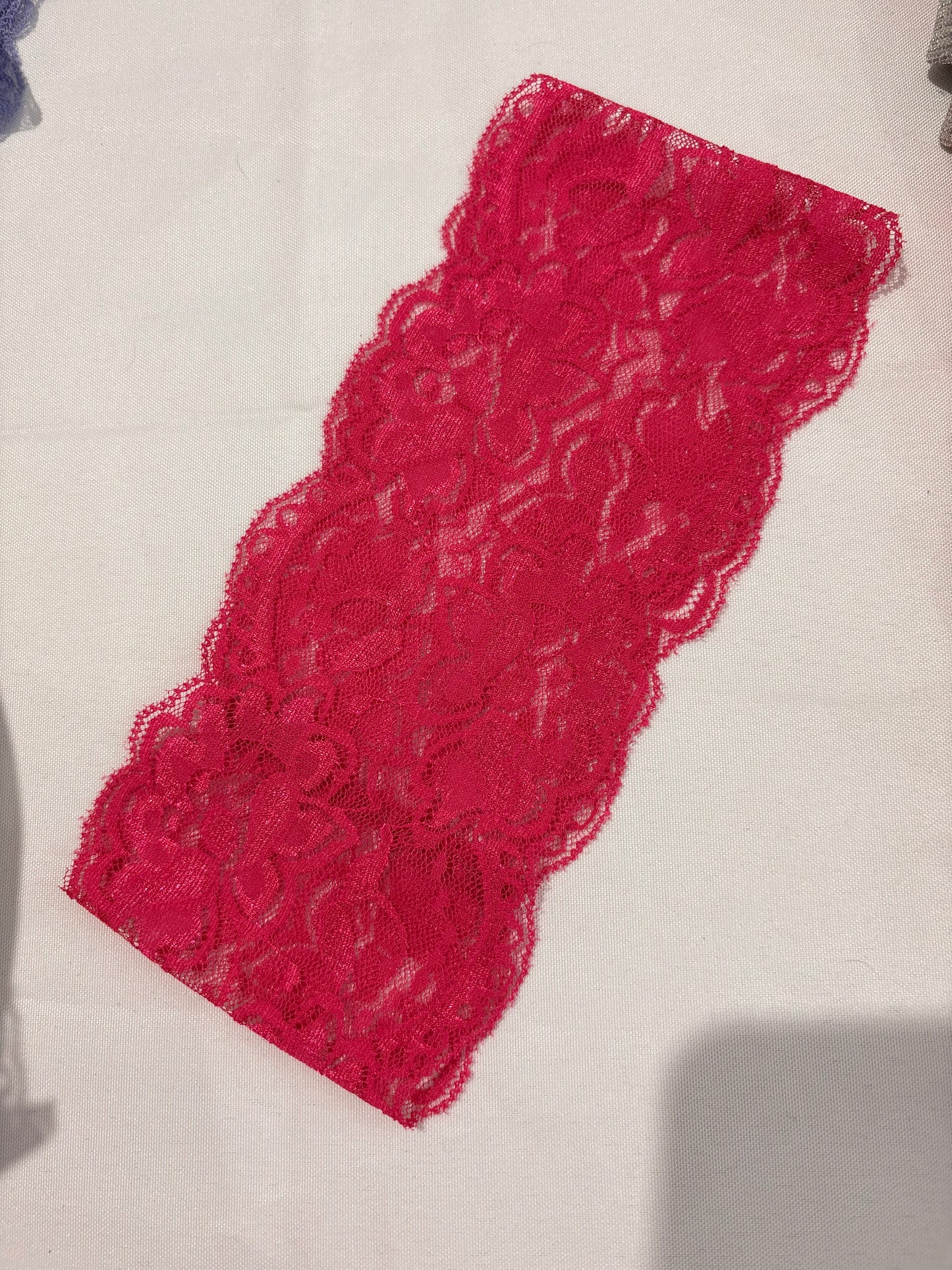 Bandeau en dentelle fushia