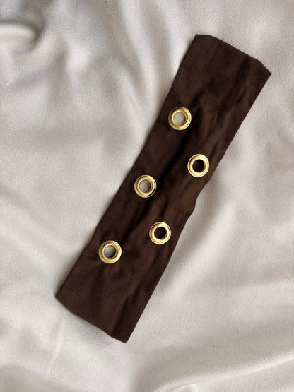 Bandeau marron à œillets